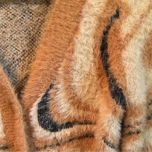 Altar'd State NW0T Fuzzy Cropped Cardigan, featuring a brown multicolor swirl M - Picture 4 of 7